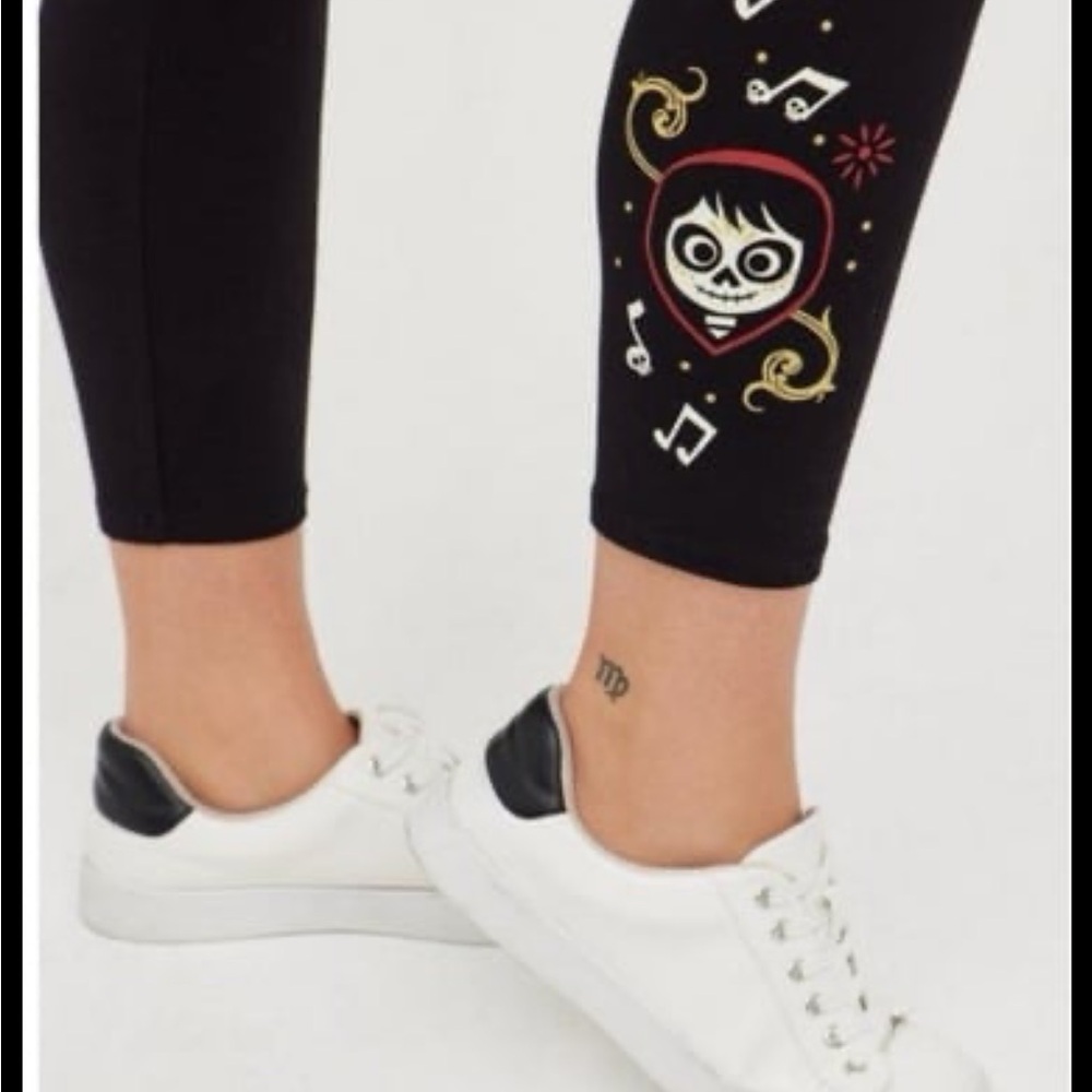 HP๐Torrid Crop Legging - Disney Coco Miguel Guitar - Picture 10 of 10